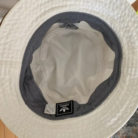 Adidas Unisex Originals Washed Bucket Hat White/Black - Picture 2 of 5